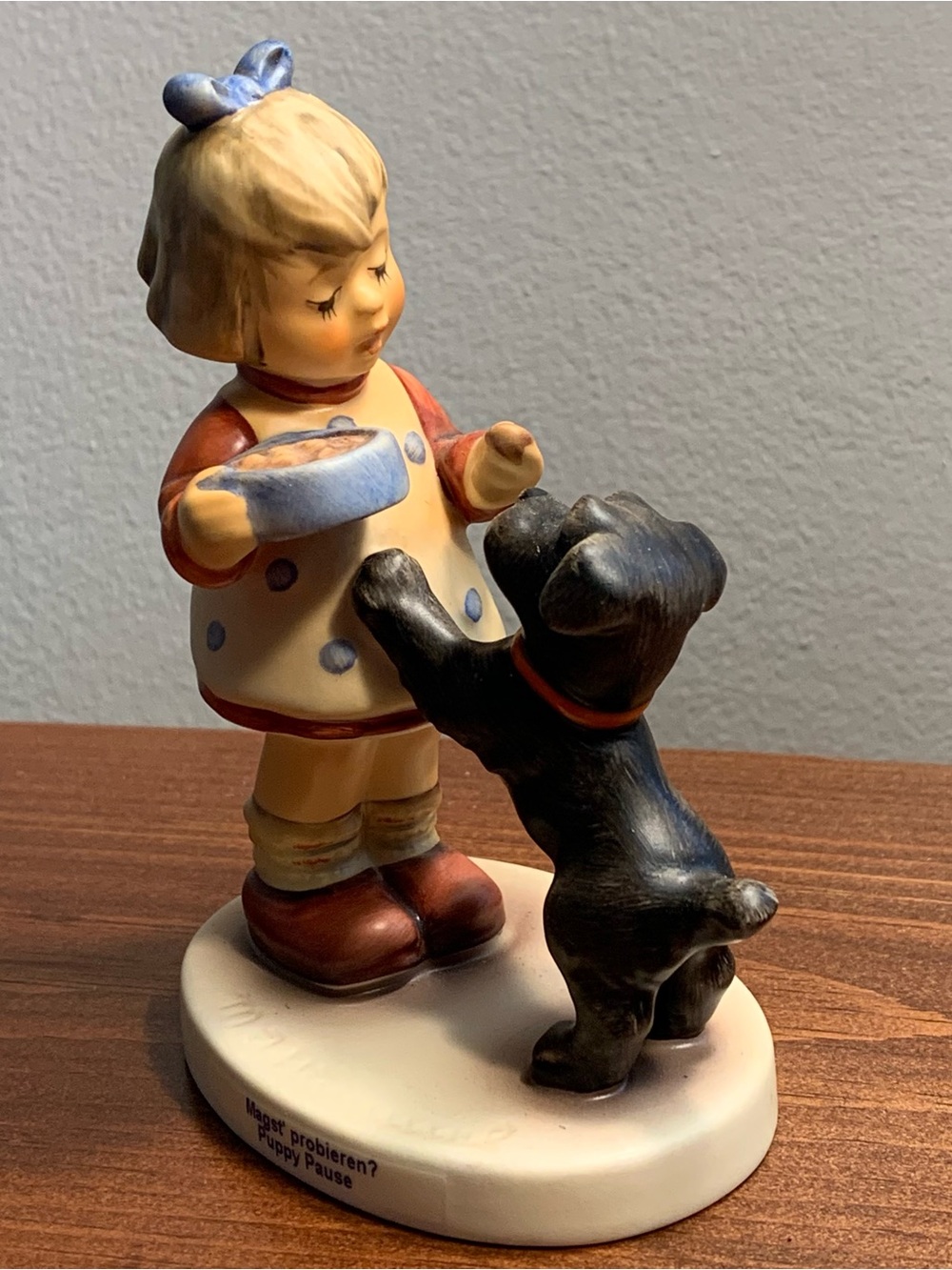 Goebel Hummel “Puppy Pause” Hum #2032 TMK 8 (2002)